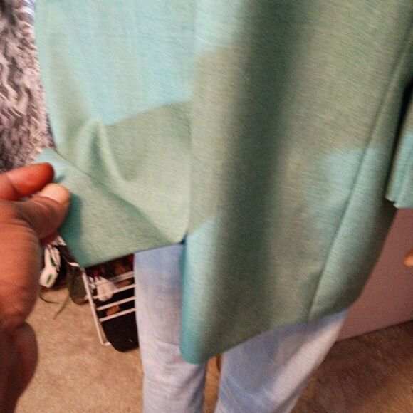 Green Sport Coat with Modern Cut and Notched Lapels - Picture 10 of 16